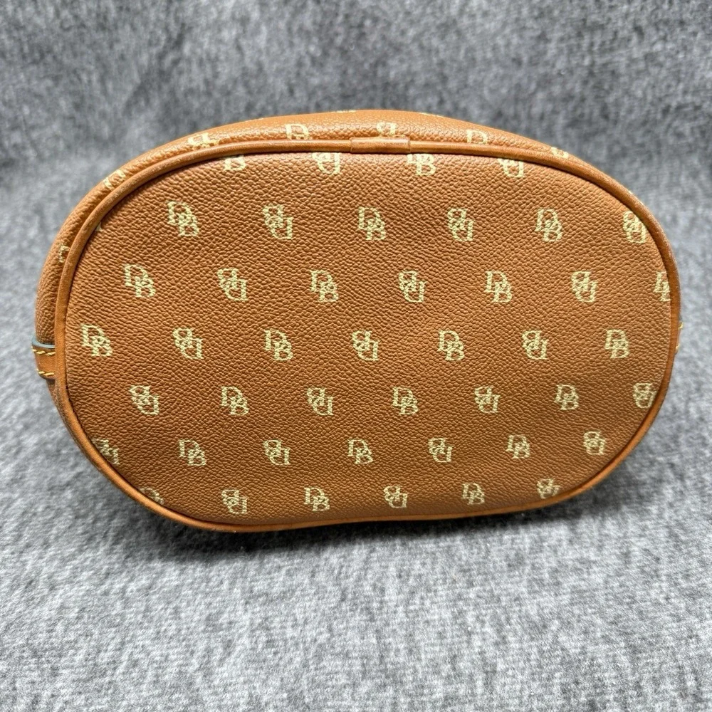 Dooney & Bourke up sale